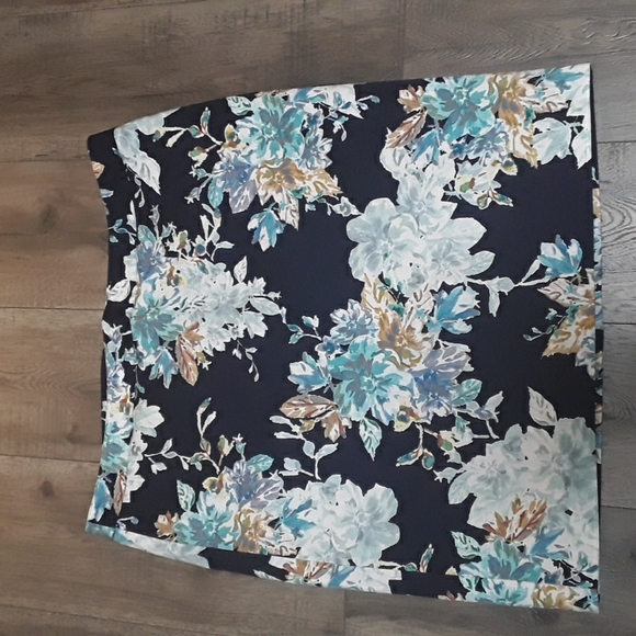 Van Heusen Studio Navy Blue Floral Skirt 18 - Picture 4 of 10